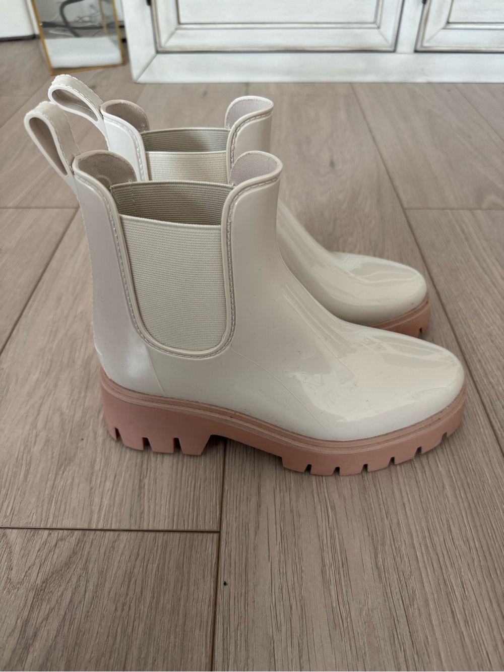 Dolce Vita Thundr H2O Chelsea Boots, Ivory, Lug Sole, Size 7